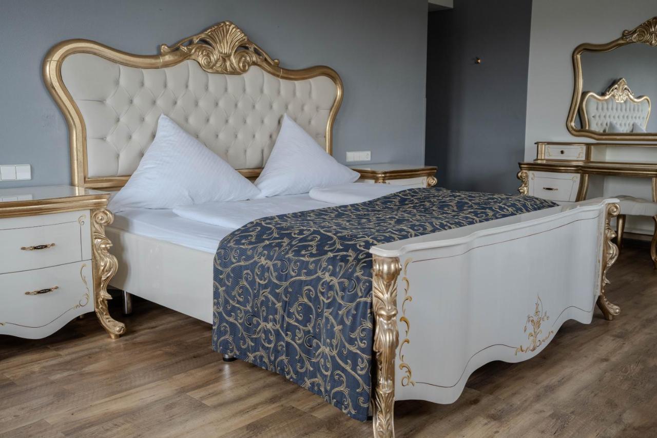 Eventlocation & Hotel Schloss Neuburg Obrigheim Eksteriør bilde